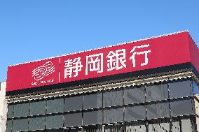 Shizuoka Bank signage and logo